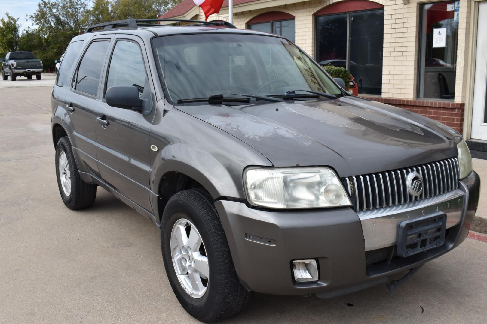 2005 Gray /Black Mercury Mariner Convenience 2WD (4M2YU56Z15D) with an 2.3L L4 DOHC 16V engine, 4-Speed Automatic transmission, located at 5925 E. BELKNAP ST., HALTOM CITY, TX, 76117, (817) 834-4222, 32.803799, -97.259003 - Purchasing a 2005 Mercury Mariner Convenience 2WD can be a wise choice for several reasons: Affordability: The 2005 Mercury Mariner Convenience 2WD is often available at a reasonable price point, making it an attractive option for budget-conscious buyers. Compact SUV Practicality: As a compact - Photo#7